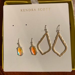 Set of 2 Kendra Scott earrings